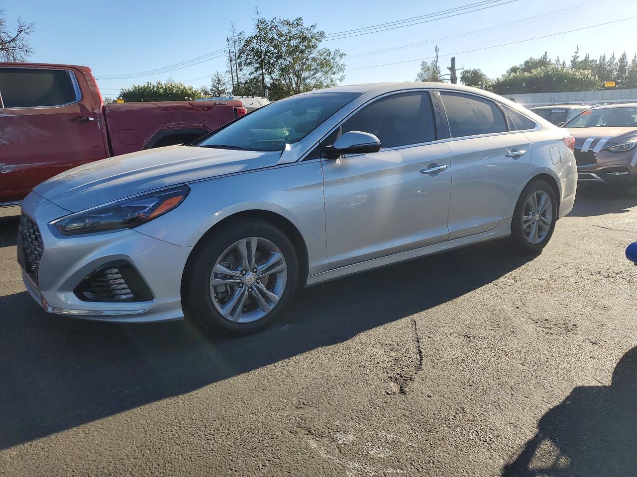 2018 HYUNDAI SONATA LIMITED | 5NPE34AF2JH704695 | UPCARS