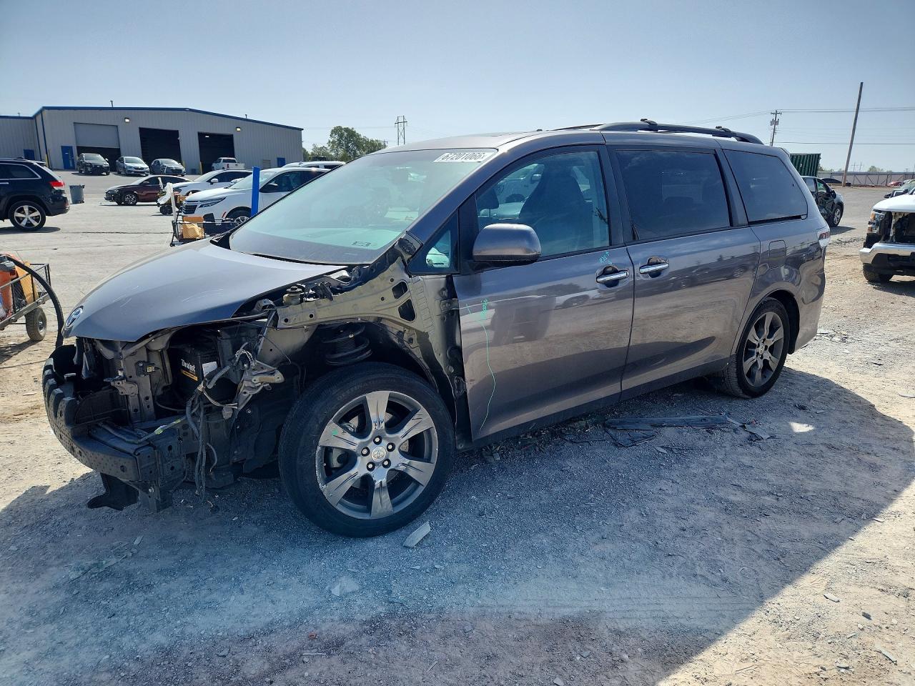 2017 TOYOTA SIENNA SE | 5TDXZ3DC5HS776014 | UPCARS