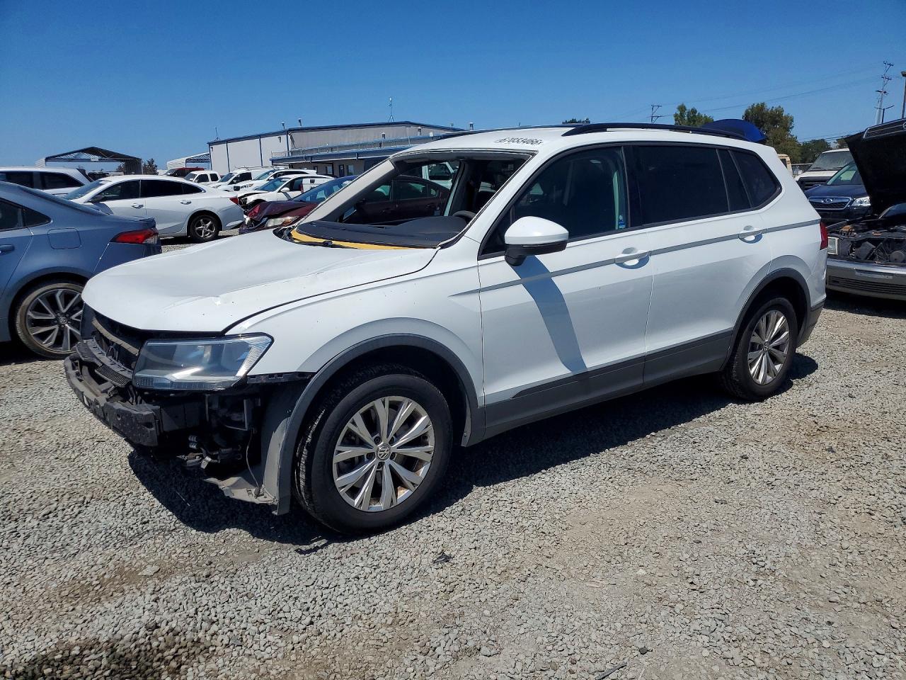 2018 VOLKSWAGEN TIGUAN S | 3VV1B7AX9JM071121 | UPCARS