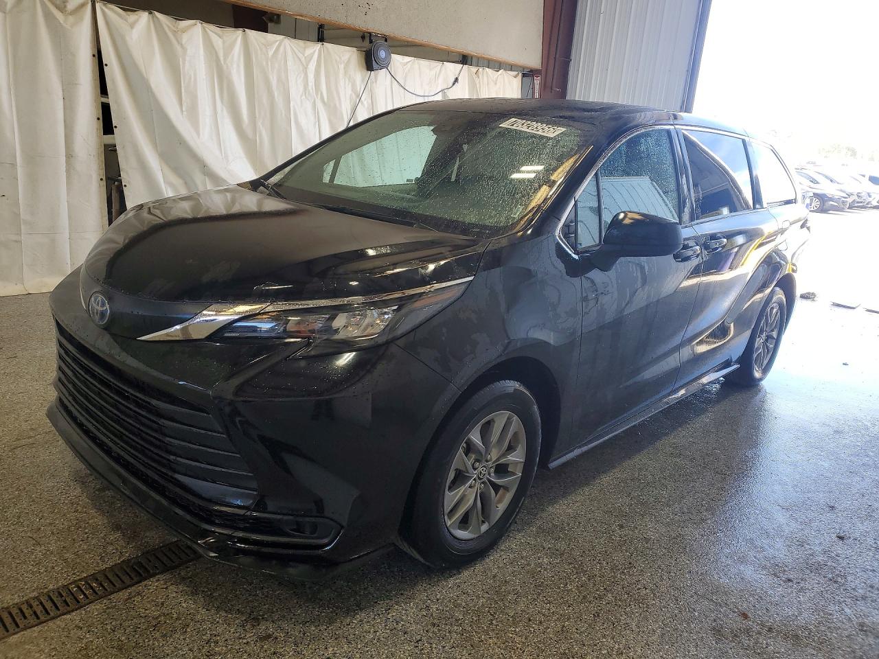 2025 TOYOTA SIENNA LE | 5TDKRKEC8SS227126 | UPCARS