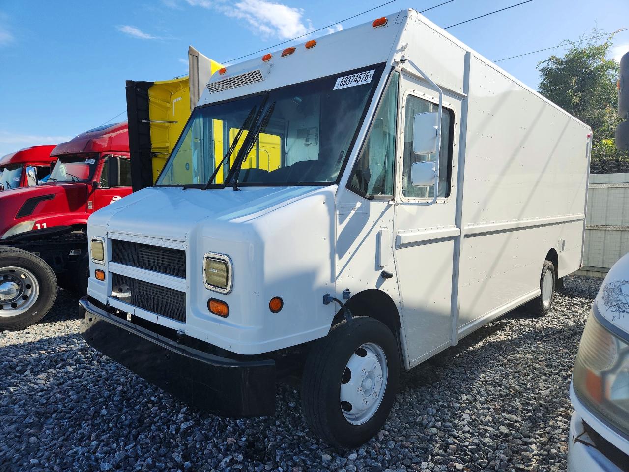 2002 FRHT - FREIGHTLINER CHASSIS FREIGHTLINER MT45  DELIVERY TRUCK | 4UZAANBW22CK57173 | UPCARS