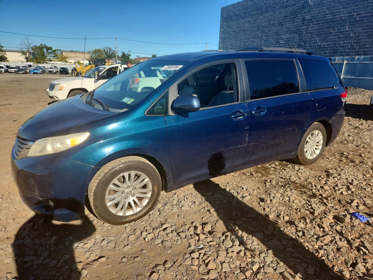 2011 TOYOTA SIENNA | 5TDYK3DC0BS167137 | UPCARS