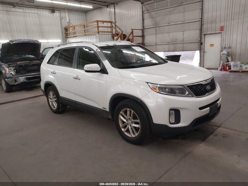 2015 KIA SORENTO LX | 5XYKTCA60FG562679 | UPCARS