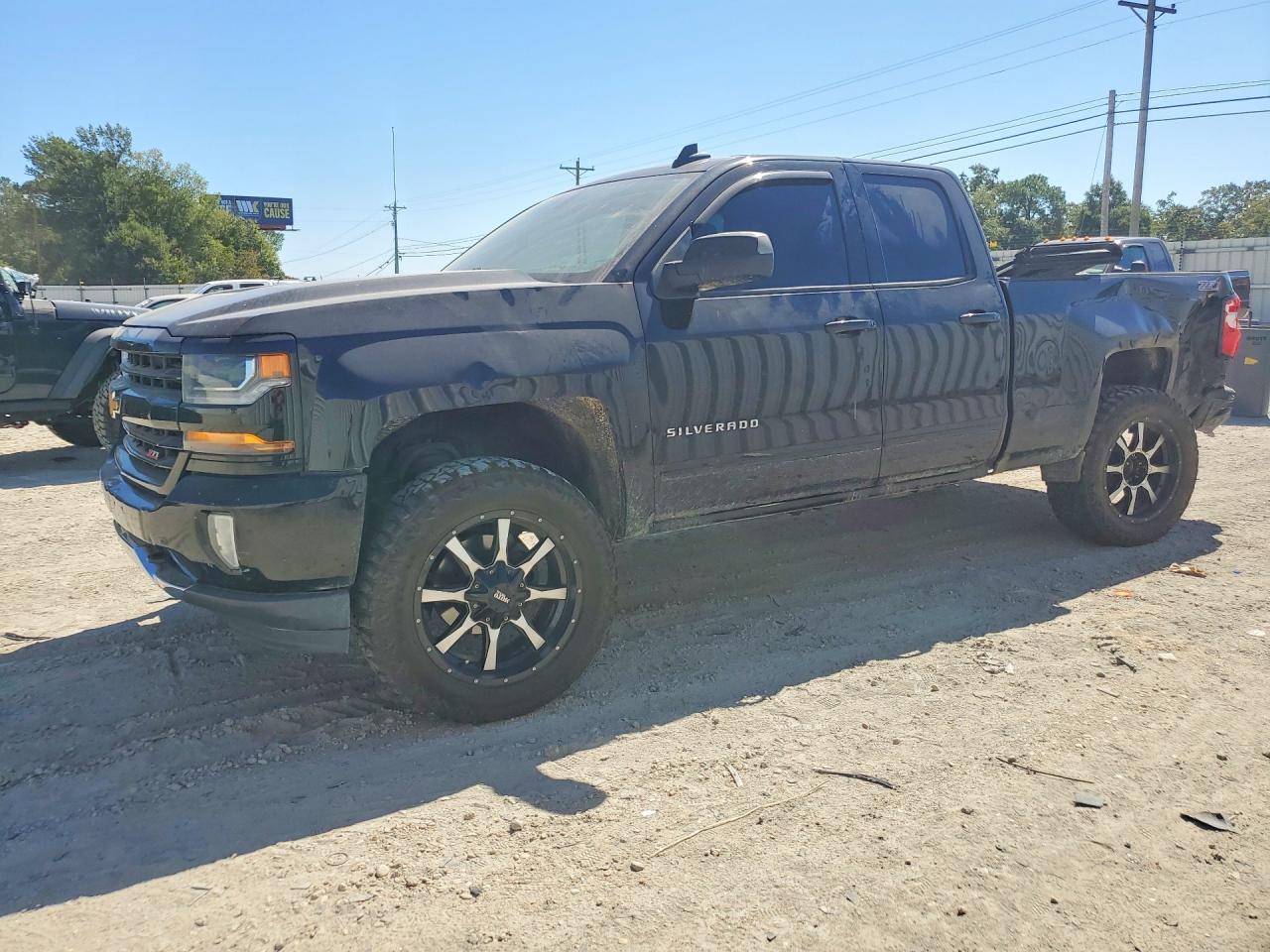 2017 CHEVROLET SILVERADO K1500 LT | 1GCVKREC6HZ348450 | UPCARS