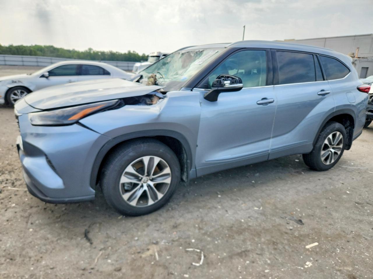 2022 TOYOTA HIGHLANDER XLE | 5TDGZRBH0NS245770 | UPCARS
