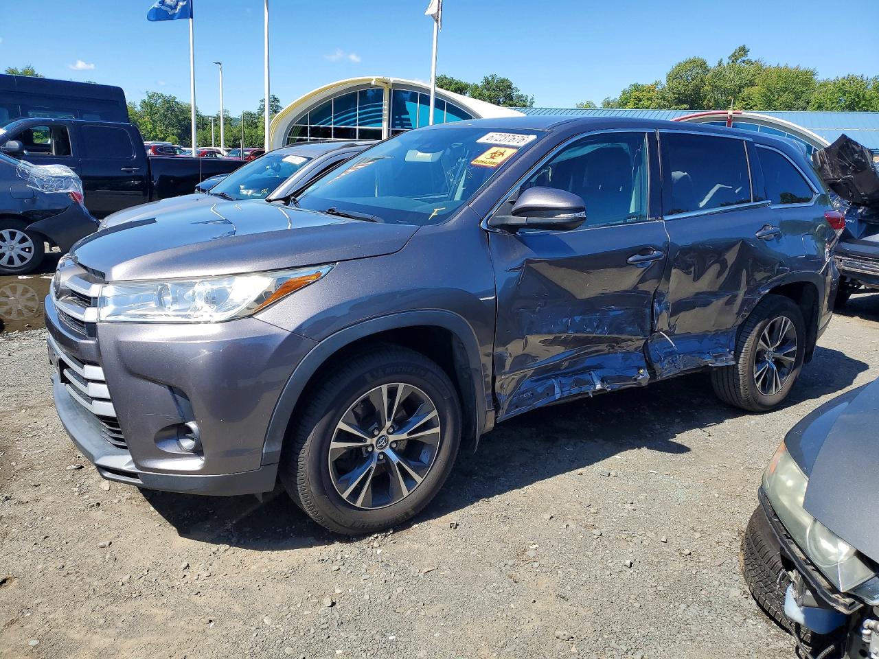 2018 TOYOTA HIGHLANDER LE | 5TDBZRFH2JS903314 | UPCARS