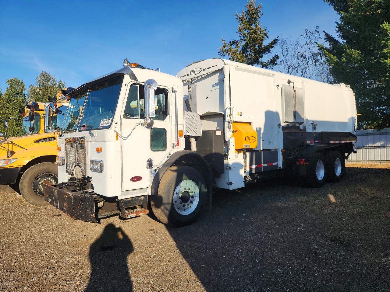 2009 PETERBILT ALL OTHER PACKER GARBAGE TRUCK | 3BPZL00X29F719664 | UPCARS