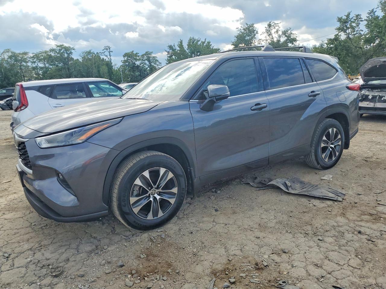 2022 TOYOTA HIGHLANDER LE | 5TDBZRBH2NS573329 | UPCARS