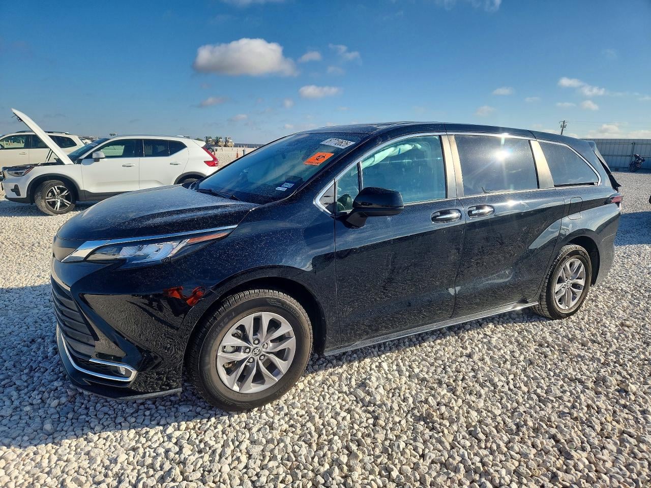 2022 TOYOTA SIENNA XLE | 5TDYRKEC7NS077282 | UPCARS