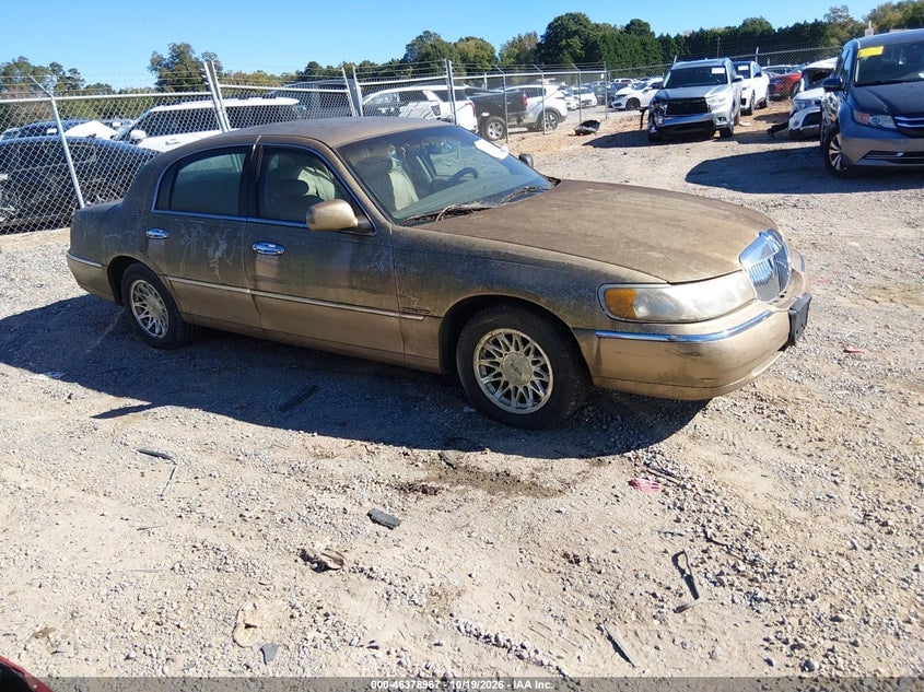 1998 LINCOLN TOWN CAR SIGNATURE | 1LNFM82W0WY618004 | UPCARS