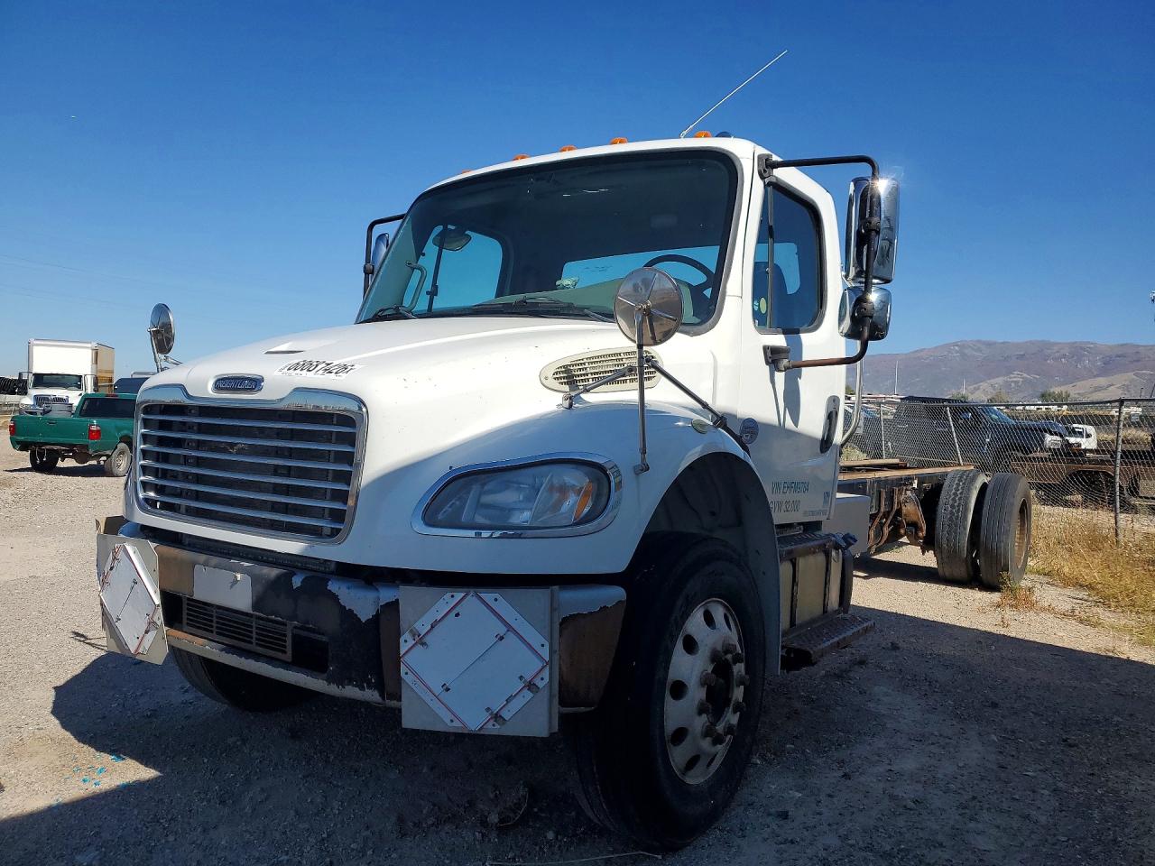2014 FREIGHTLINER ALL OTHER BUSINESS CLASS  TRUCK CAB AND CHASSIS | 1FVACXDT7EHFM9784 | UPCARS