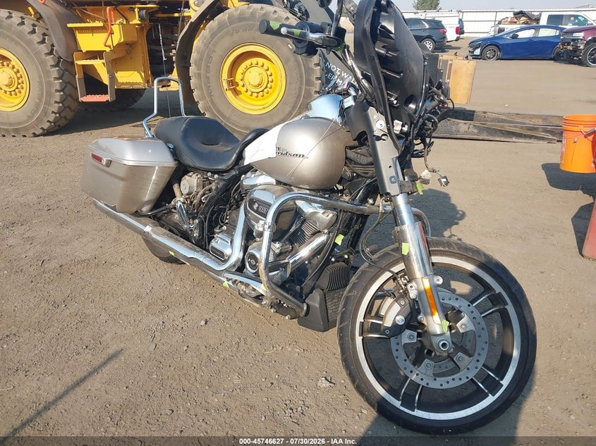 2018 HARLEY-DAVIDSON FLHX STREET GLIDE | 1HD1KBC19JB643997 | UPCARS
