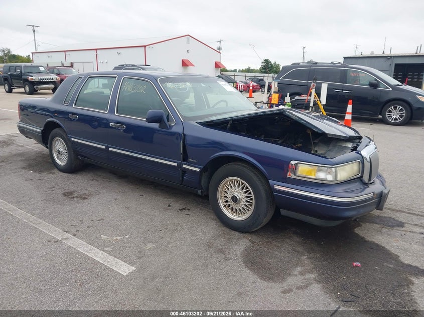 1995 LINCOLN TOWN CAR SIGNATURE/SPINNAKER | 1LNLM82W1SY635035 | UPCARS
