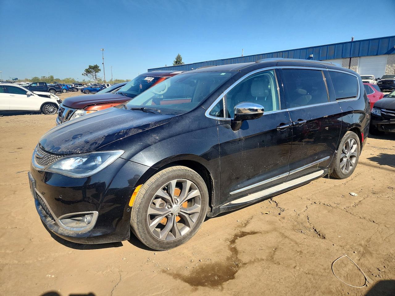 2017 CHRYSLER PACIFICA LIMITED | 2C4RC1GG1HR668804 | UPCARS