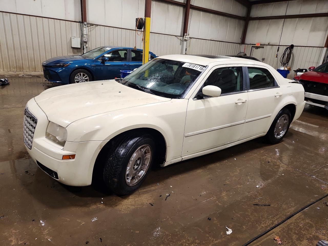 2005 CHRYSLER 300 TOURING | 2C3AA53G45H503481 | UPCARS