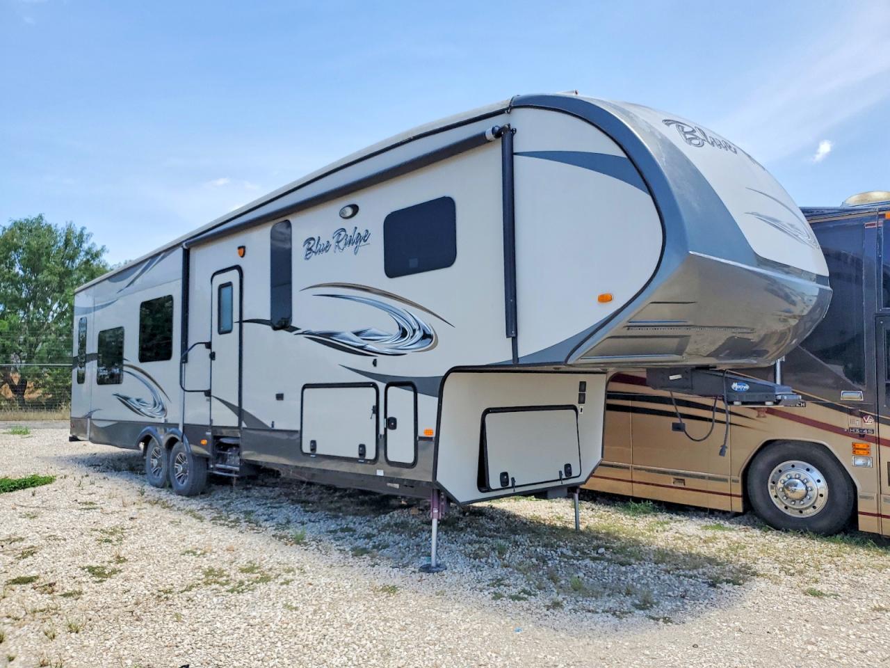 2015 FOREST RIVER TRAVEL TRL BLUE RIDGE CAMPER | 4X4FBLM23FG100637 | UPCARS