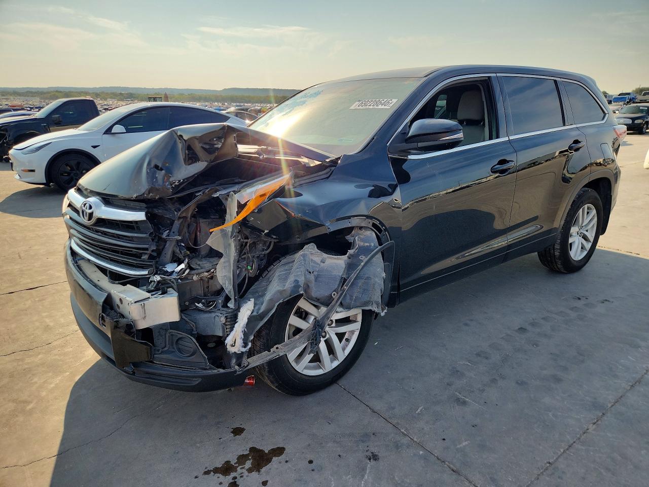 2016 TOYOTA HIGHLANDER LE | 5TDBKRFHXGS337769 | UPCARS