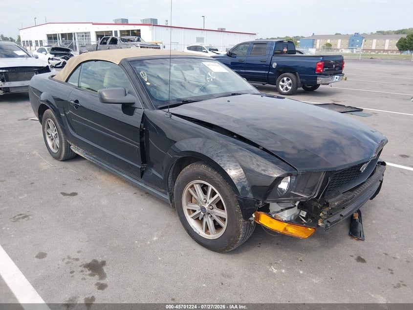 2005 FORD MUSTANG | 1ZVFT84N555199639 | UPCARS