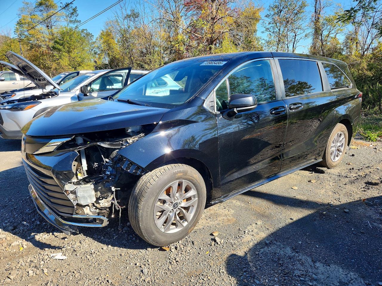 2024 TOYOTA SIENNA LE | 5TDKRKEC4RS188917 | UPCARS