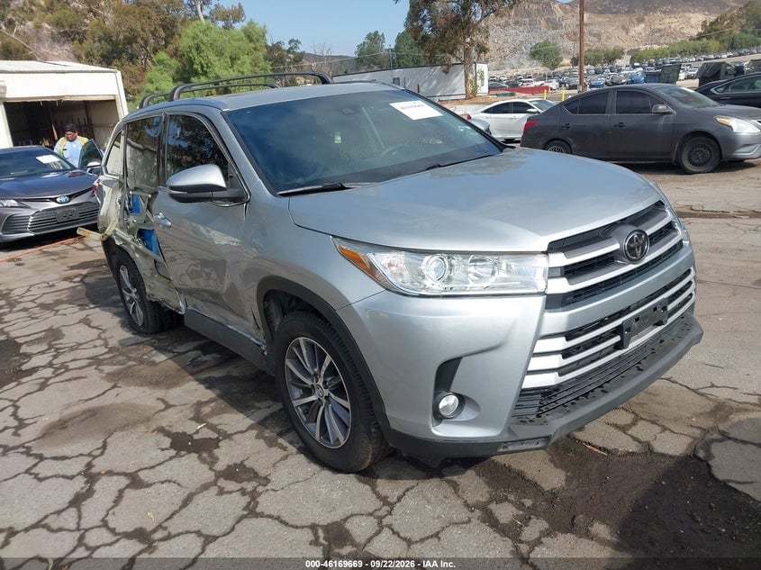 2019 TOYOTA HIGHLANDER XLE | 5TDKZRFH2KS555208 | UPCARS
