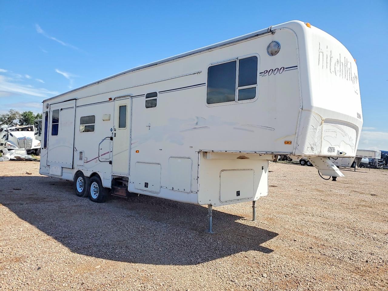 2000 NU WA HITCHHIKER CAMPER | 1NW32KP04YD072605 | UPCARS
