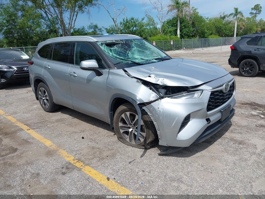 2022 TOYOTA HIGHLANDER XLE | 5TDGZRBH6NS199278 | UPCARS
