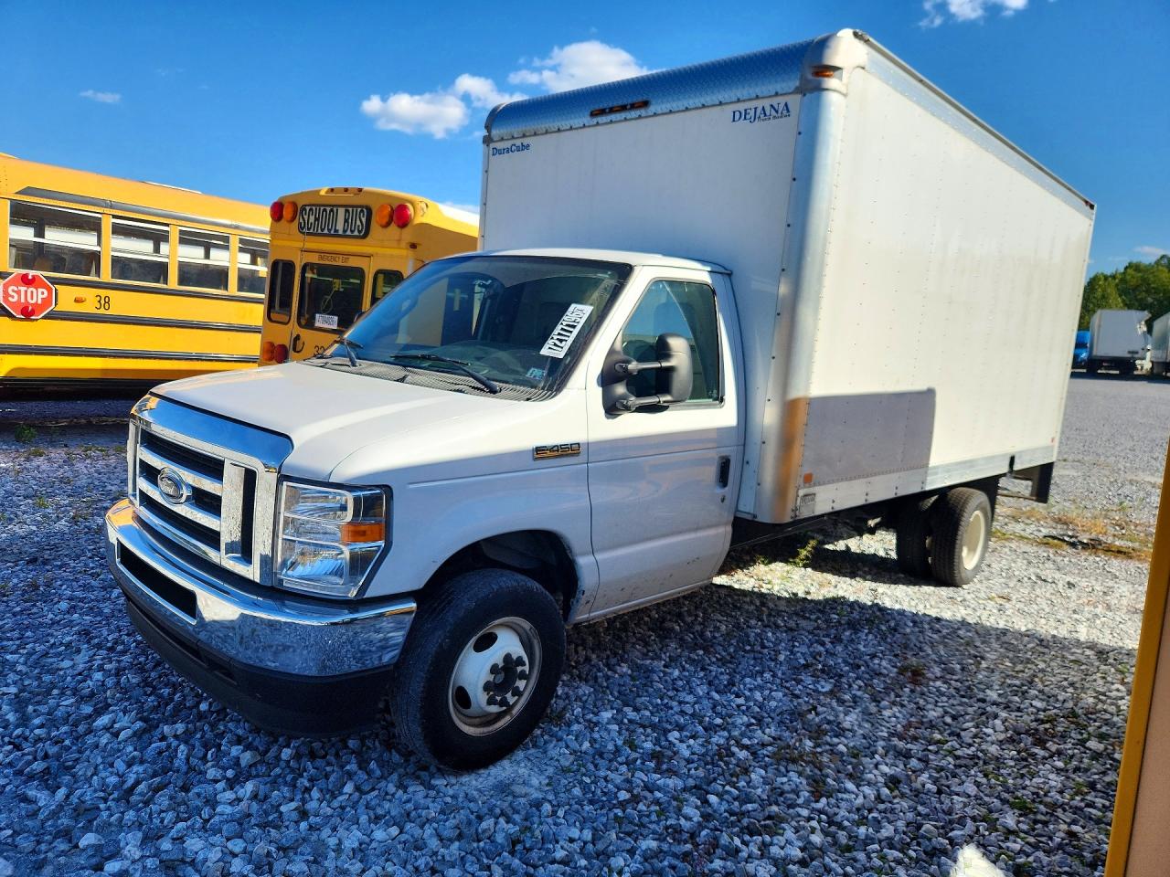 2023 FORD ECONOLINE BOX TRUCK | 1FDXE4FN8PDD32499 | UPCARS