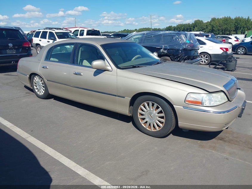 2004 LINCOLN TOWN CAR SIGNATURE | 1LNHM81W84Y672240 | UPCARS