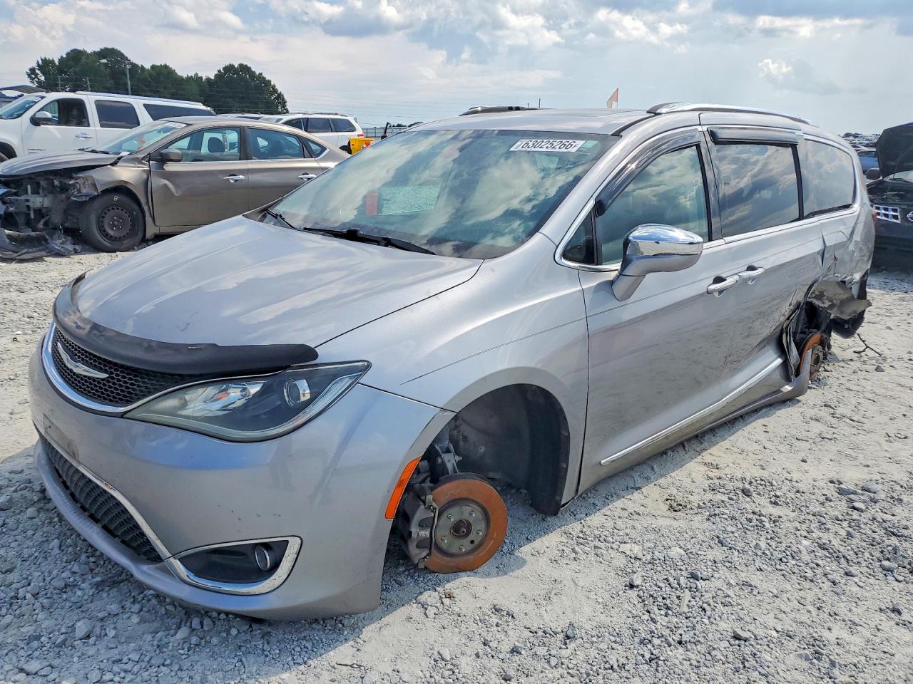 2017 CHRYSLER PACIFICA LIMITED | 2C4RC1GG4HR751689 | UPCARS