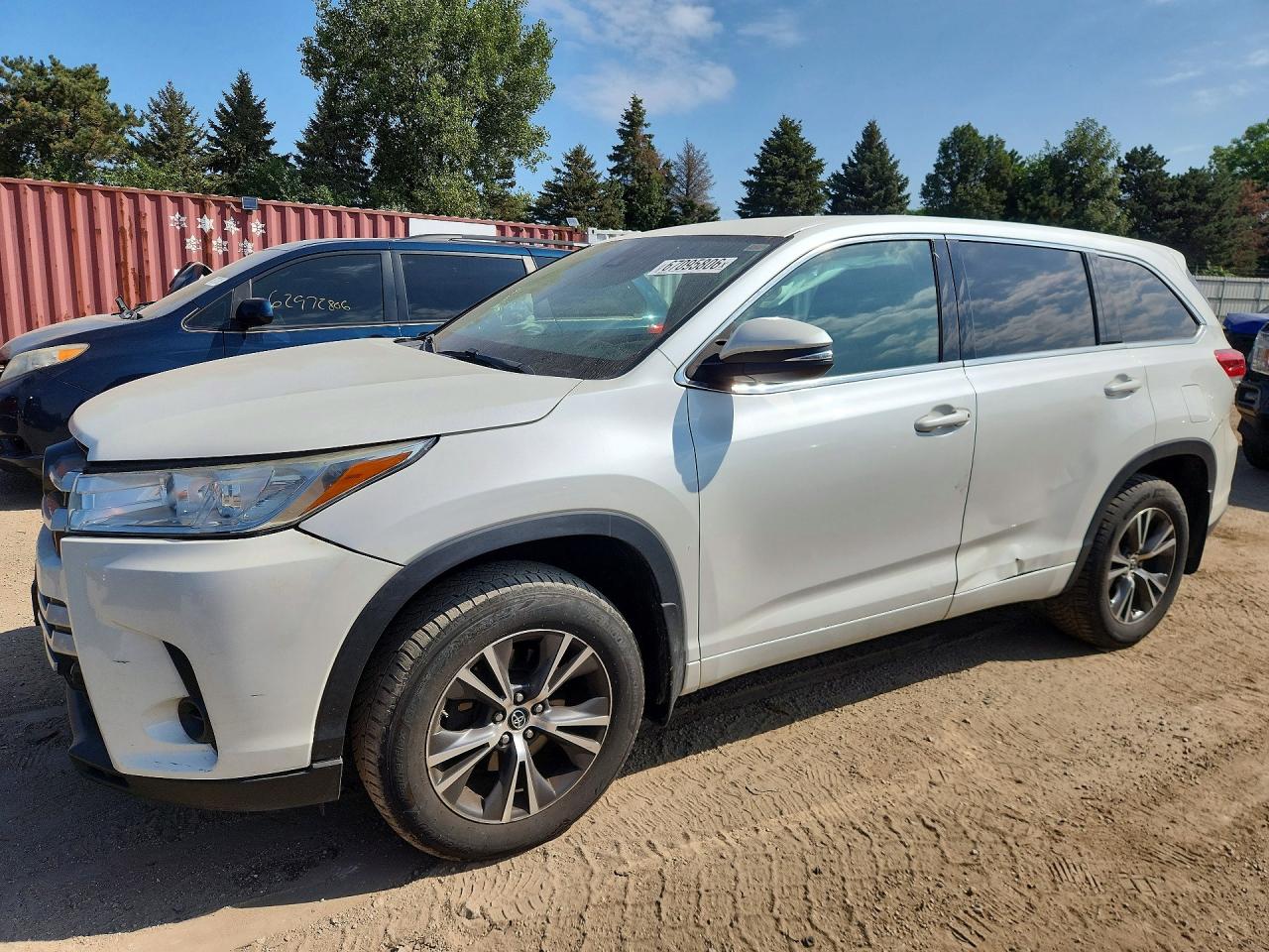 2018 TOYOTA HIGHLANDER LE | 5TDBZRFH6JS800123 | UPCARS