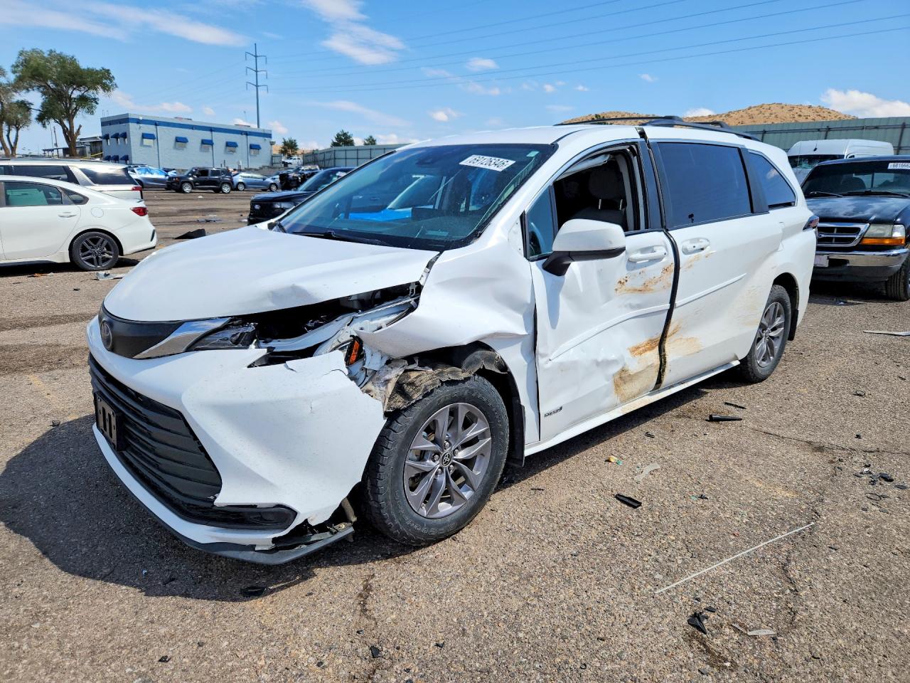 2021 TOYOTA SIENNA LE | 5TDKSKFC1MS032104 | UPCARS