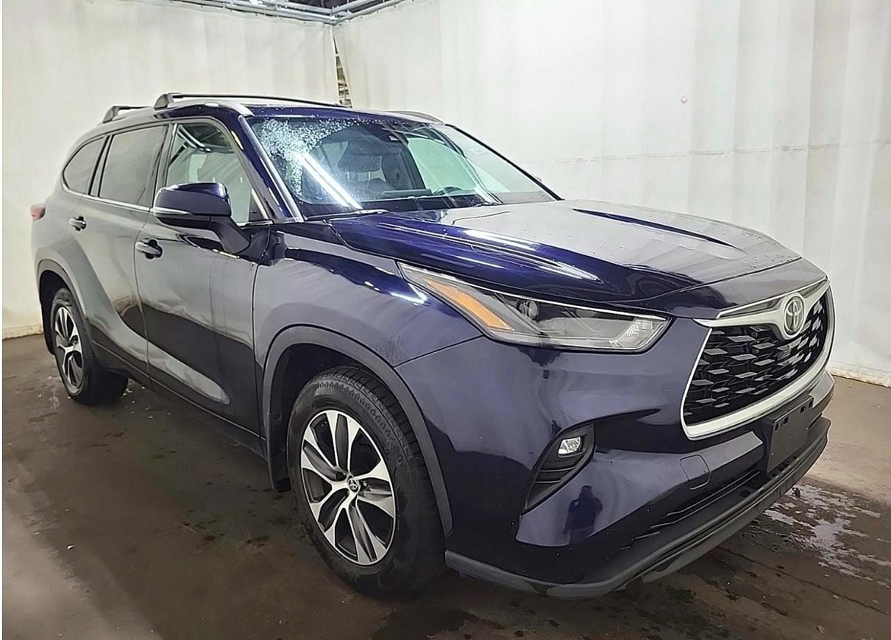 2022 TOYOTA HIGHLANDER XLE | 5TDGZRBHXNS564772 | UPCARS