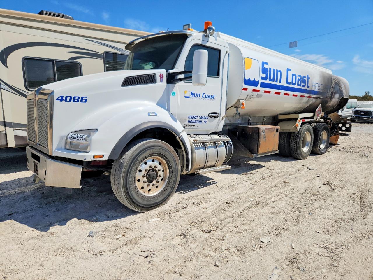 2019 KENWORTH ALL OTHER FUEL TRUCK | 1NKZL40X2KJ258289 | UPCARS