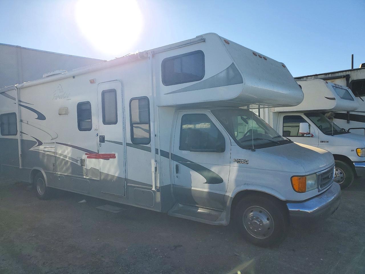 2004 FORD ECONOLIN E450 SUPER DUTY CUTAWAY VAN | 1FDXE45S24HB17129 | UPCARS