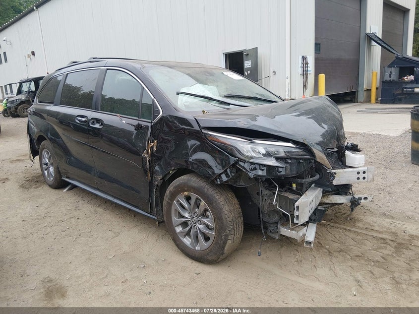 2026 TOYOTA SIENNA XLE | 5TDYSKFC6TS231352 | UPCARS