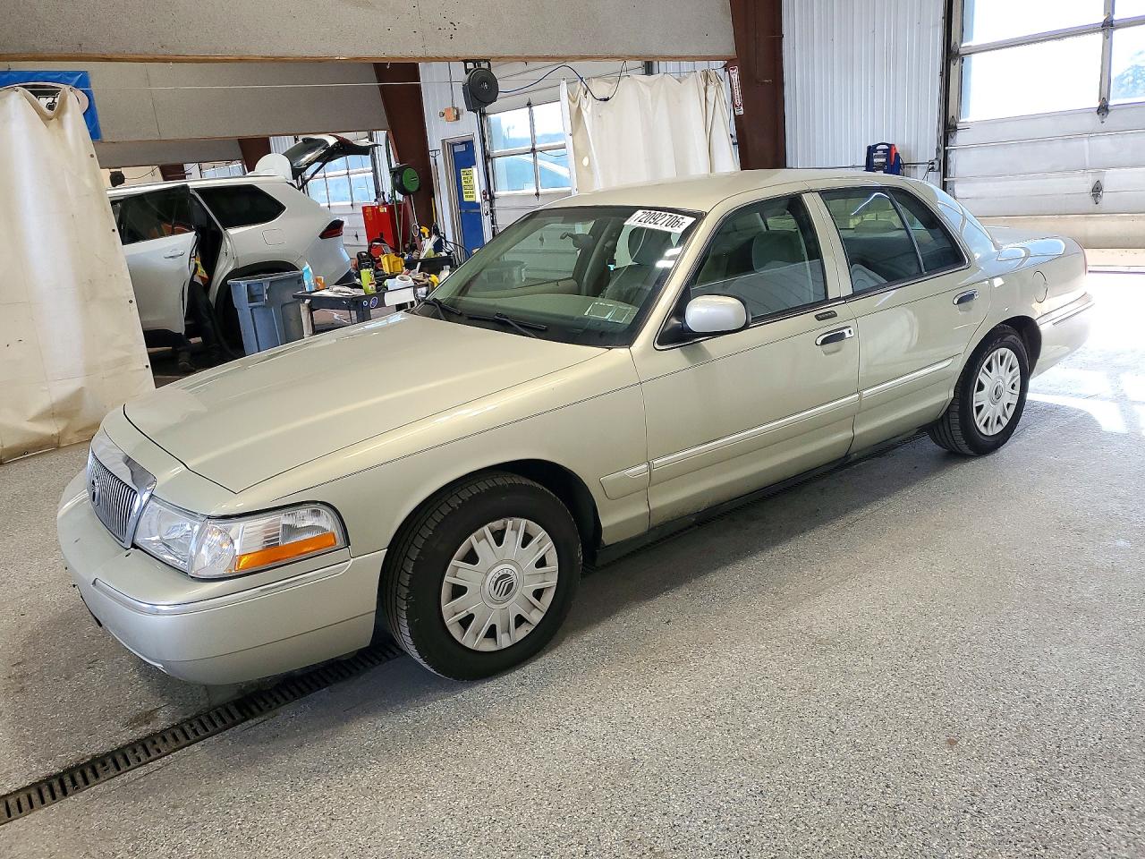 2004 MERCURY GRMARQUIS GS | 2MEFM74WX4X687306 | UPCARS