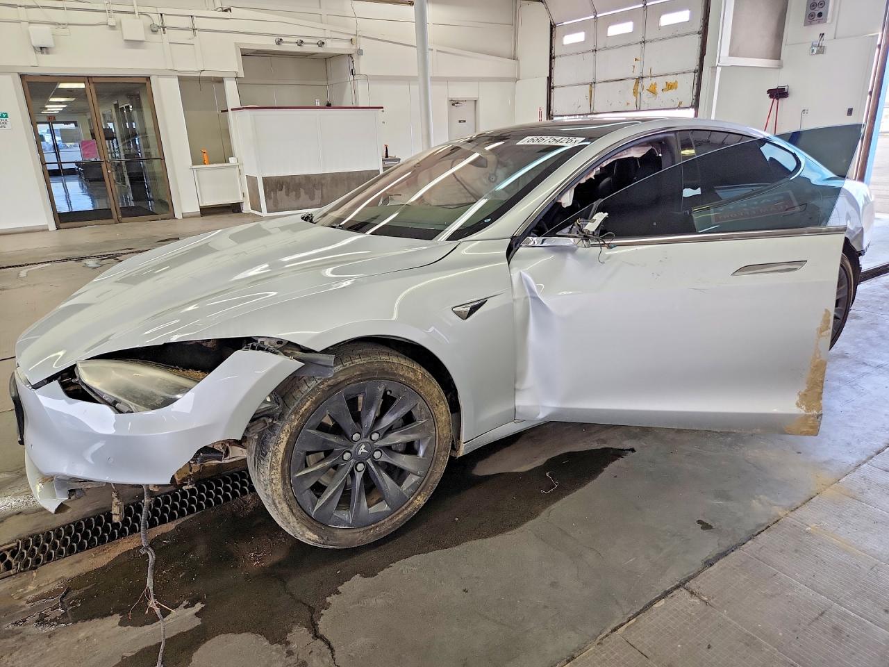 2018 TESLA MODEL S | 5YJSA1E23JF247408 | UPCARS