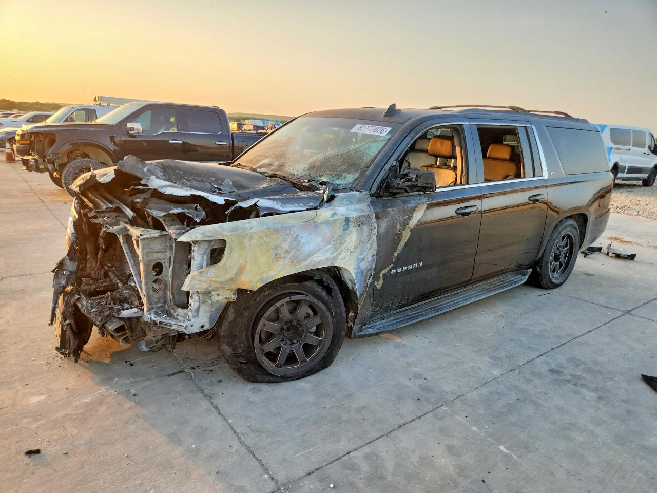 2018 CHEVROLET SUBURBAN C1500 LT | 1GNSCHKC2JR127083 | UPCARS