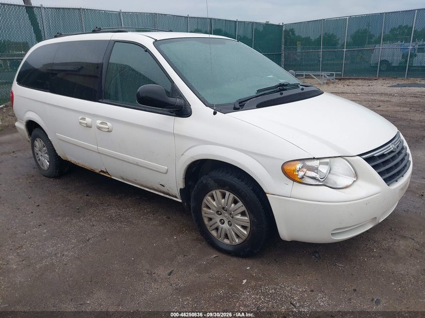 2005 CHRYSLER TOWN & COUNTRY LX | 2C4GP44R85R123861 | UPCARS