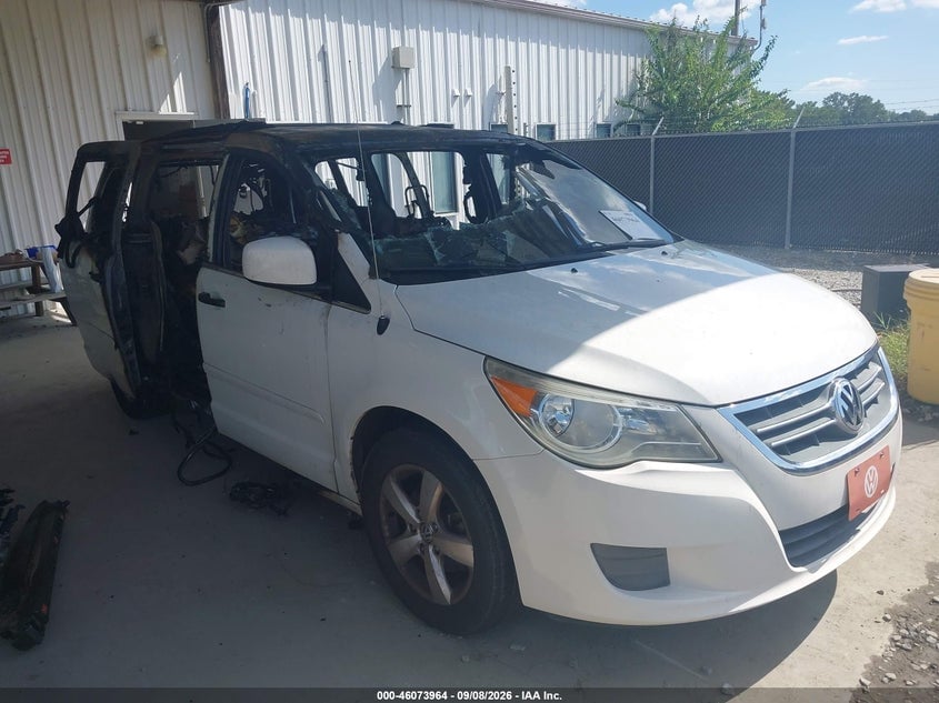 2011 VOLKSWAGEN ROUTAN SE | 2V4RW3DG2BR789572 | UPCARS