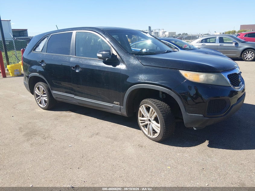 2011 KIA SORENTO LX | 5XYKTCA11BG081838 | UPCARS