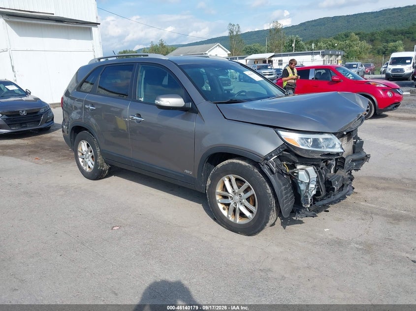 2015 KIA SORENTO LX | 5XYKTCA65FG585956 | UPCARS