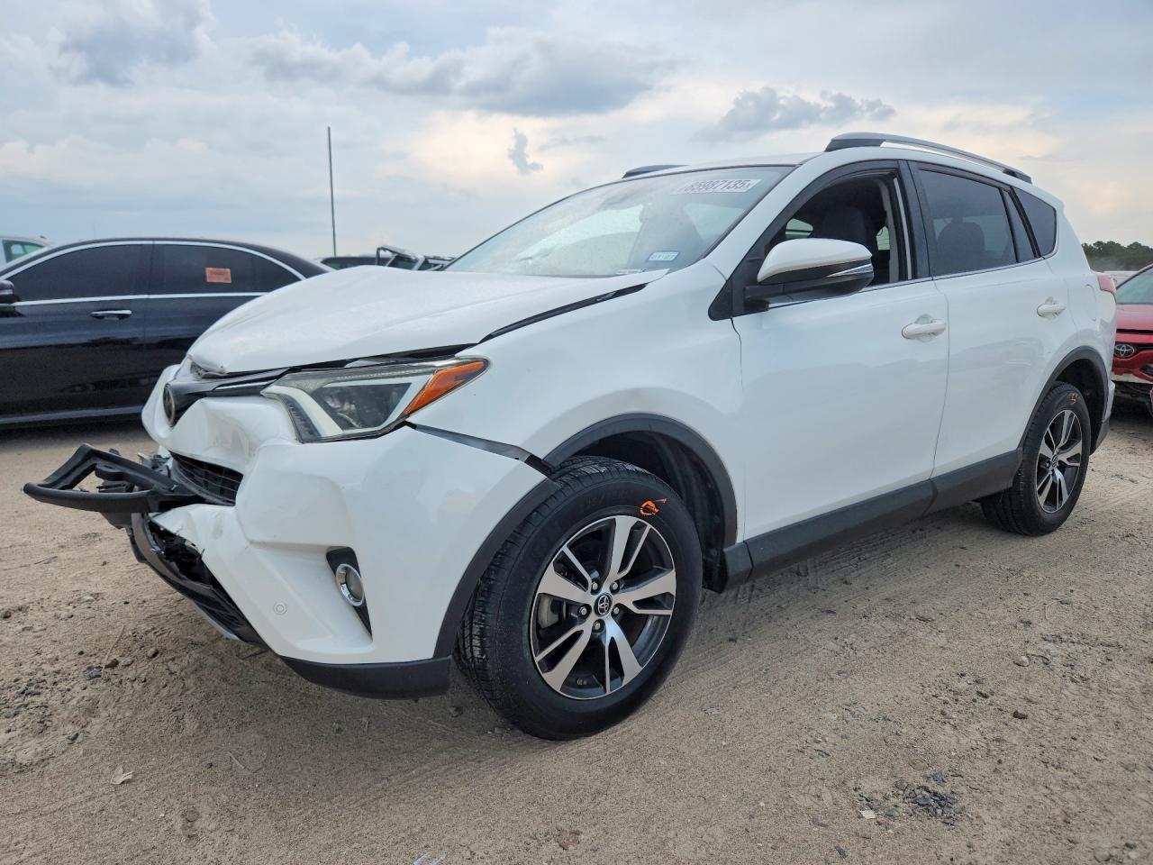 2017 TOYOTA RAV4 XLE | JTMWFREVXHJ703970 | UPCARS