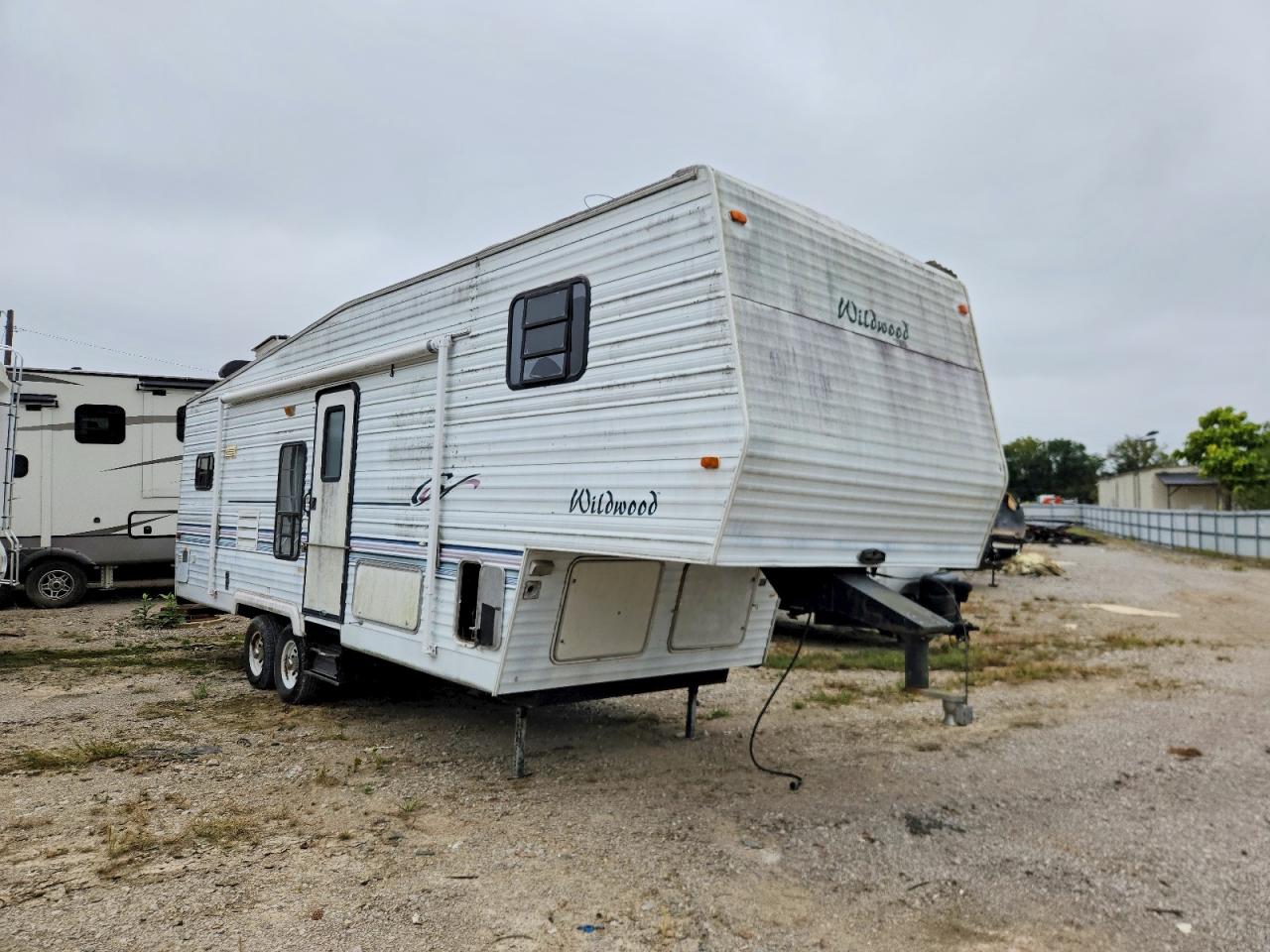 2001 FORESRIVER WILDWOOD FOREST RIVER  CAMPER | 4X4FWDC241B037761 | UPCARS