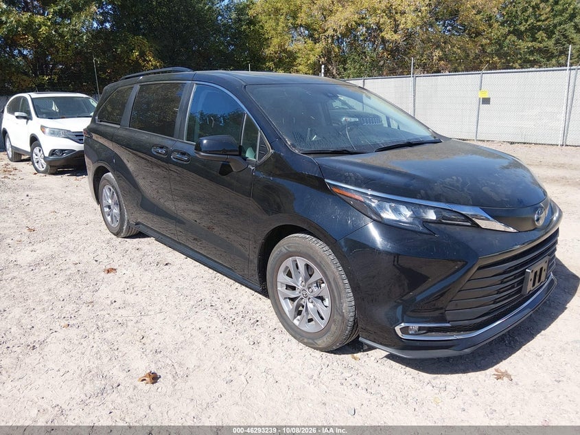 2024 TOYOTA SIENNA XLE | 5TDYSKFC5RS122549 | UPCARS