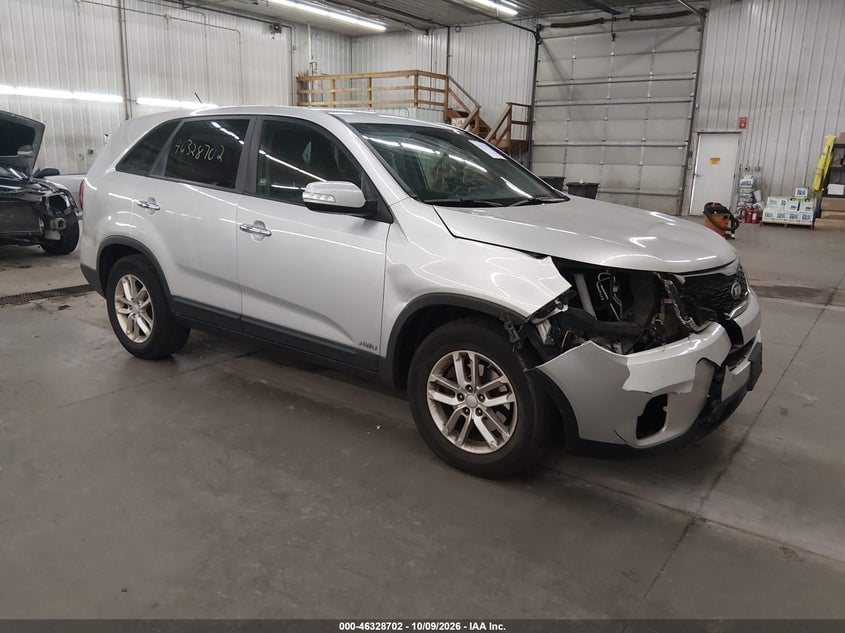2015 KIA SORENTO LX | 5XYKTCA62FG558102 | UPCARS