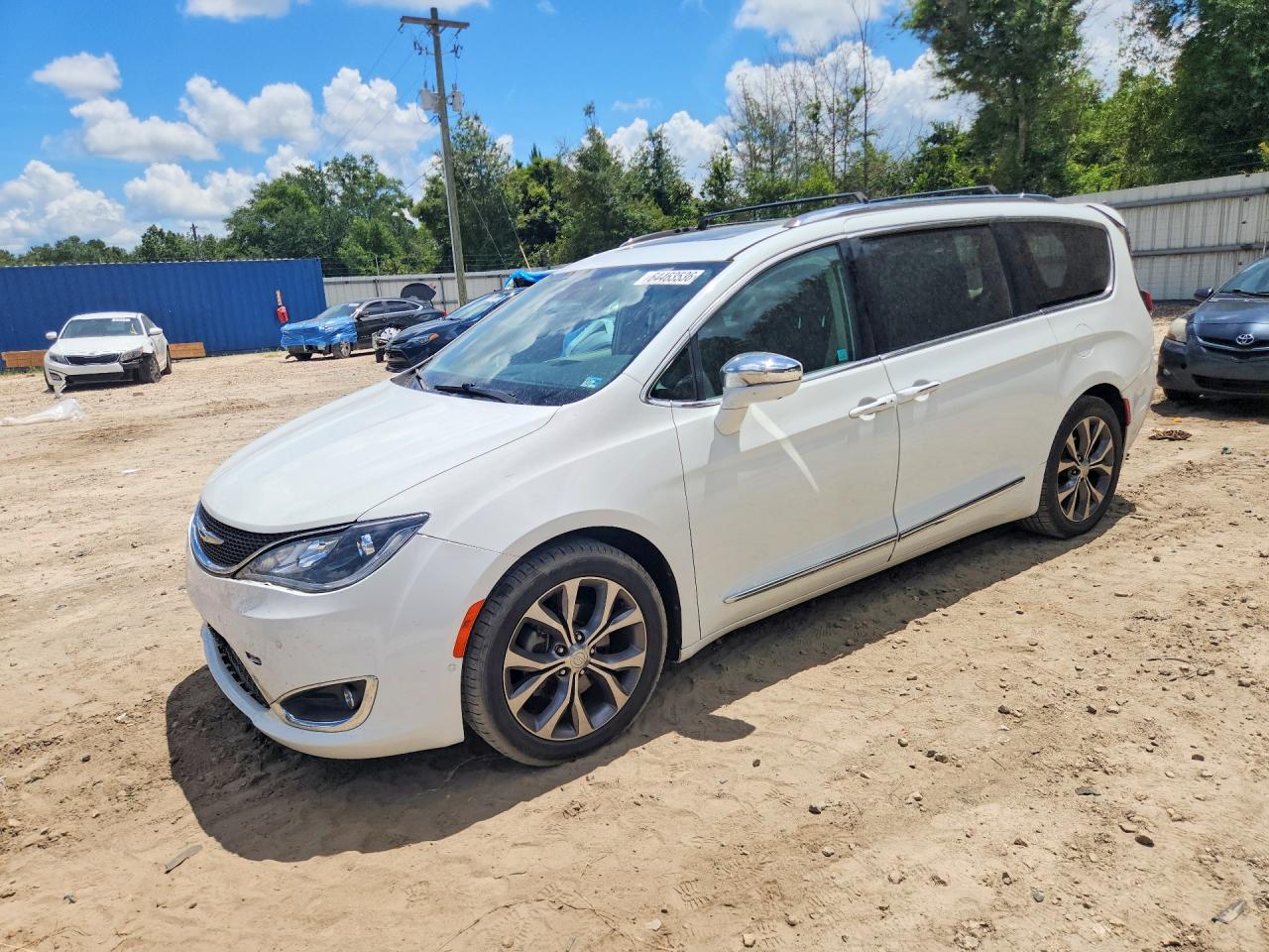 2017 CHRYSLER PACIFICA LIMITED | 2C4RC1GG8HR670470 | UPCARS