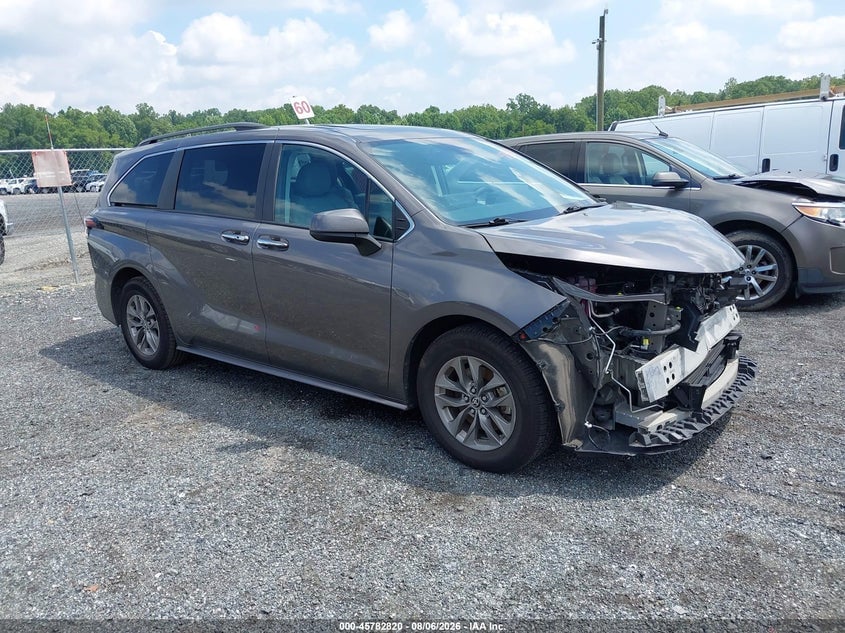 2024 TOYOTA SIENNA XLE | 5TDYRKEC0RS186799 | UPCARS