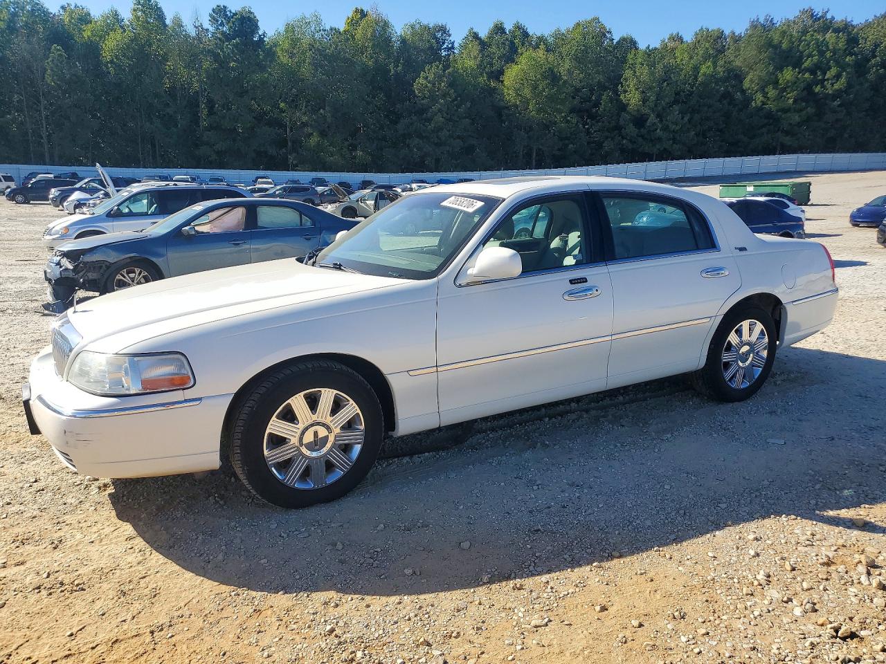 2005 LINCOLN TOWNCAR SIGNATURE LIMITED | 1LNHM82W65Y667540 | UPCARS