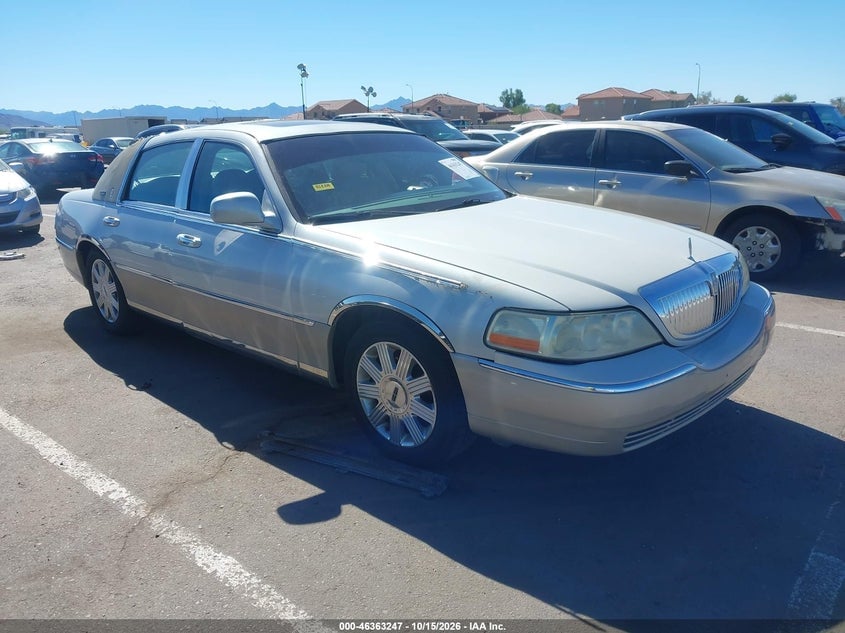 2005 LINCOLN TOWN CAR SIGNATURE LIMITED | 1LNHM82W05Y611836 | UPCARS